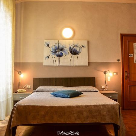 Albergo Florida Taggia Bagian luar foto