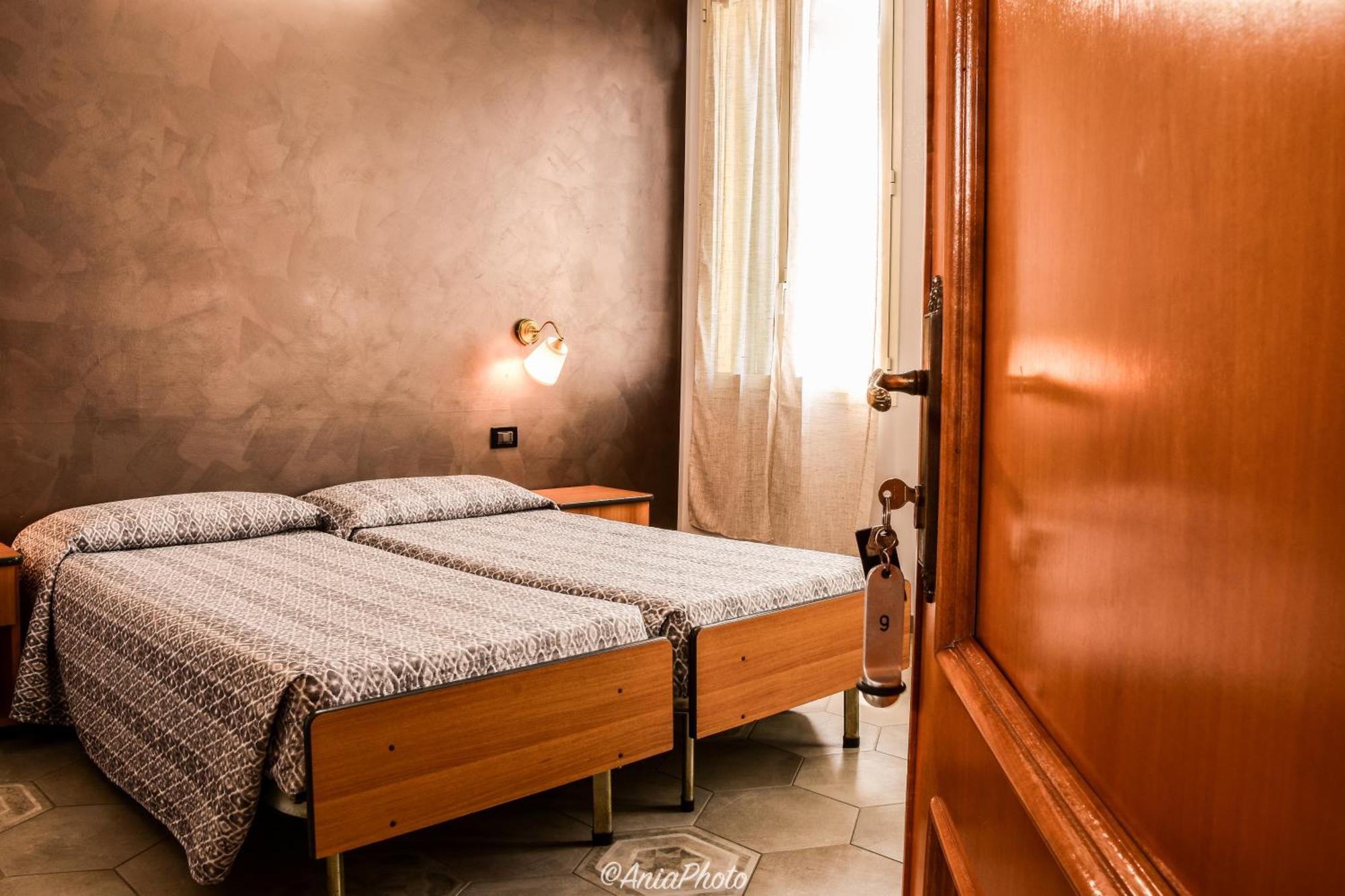 Albergo Florida Taggia Bagian luar foto