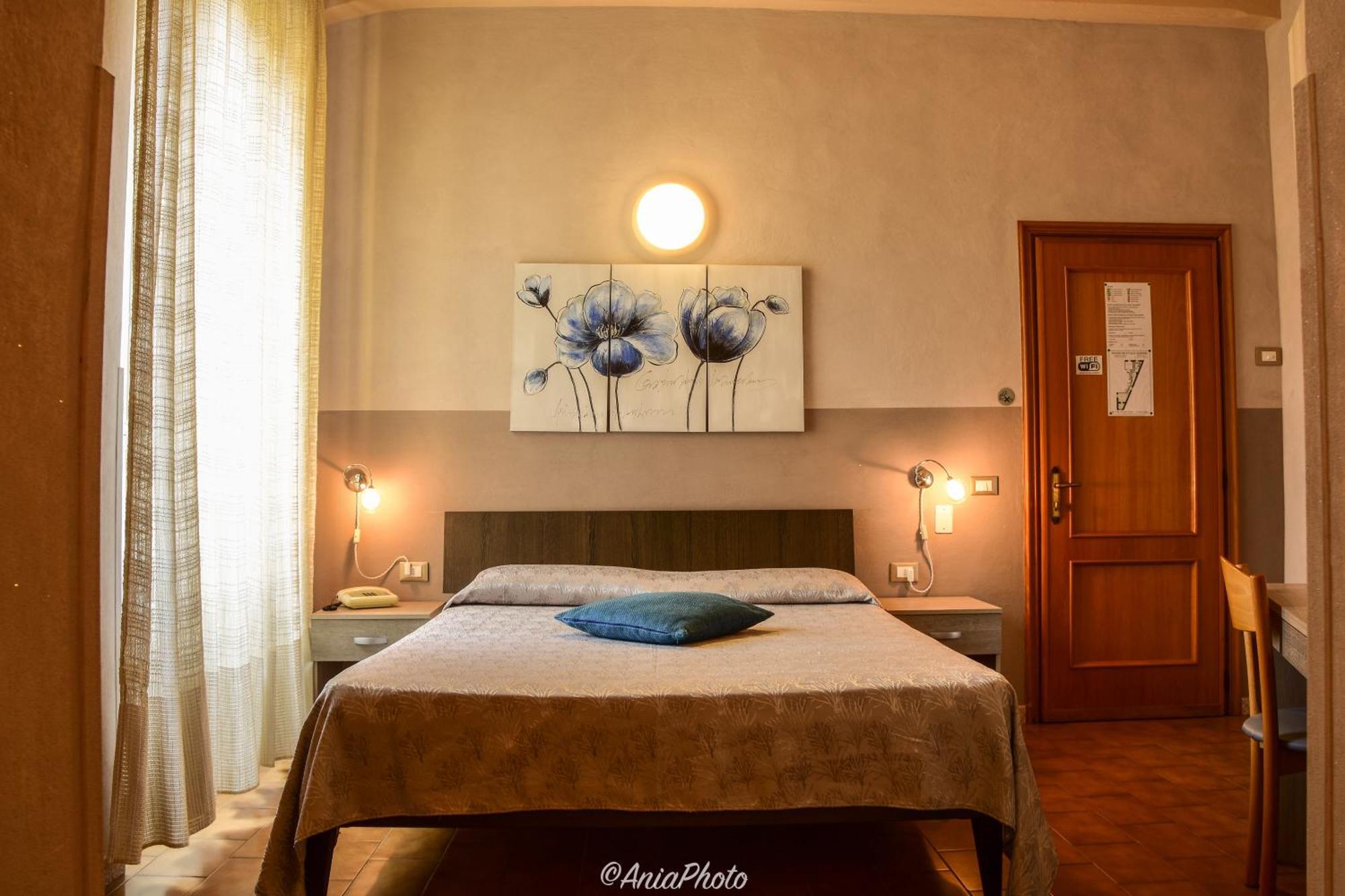 Albergo Florida Taggia Bagian luar foto