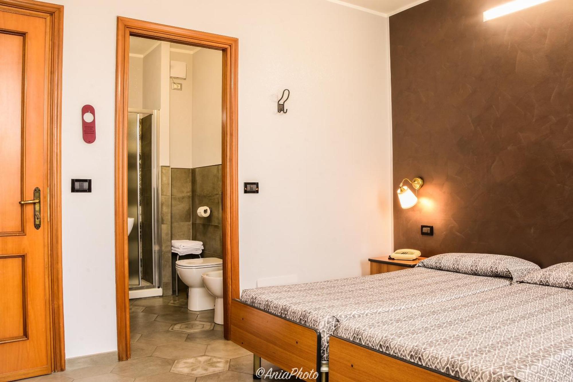 Albergo Florida Taggia Bagian luar foto