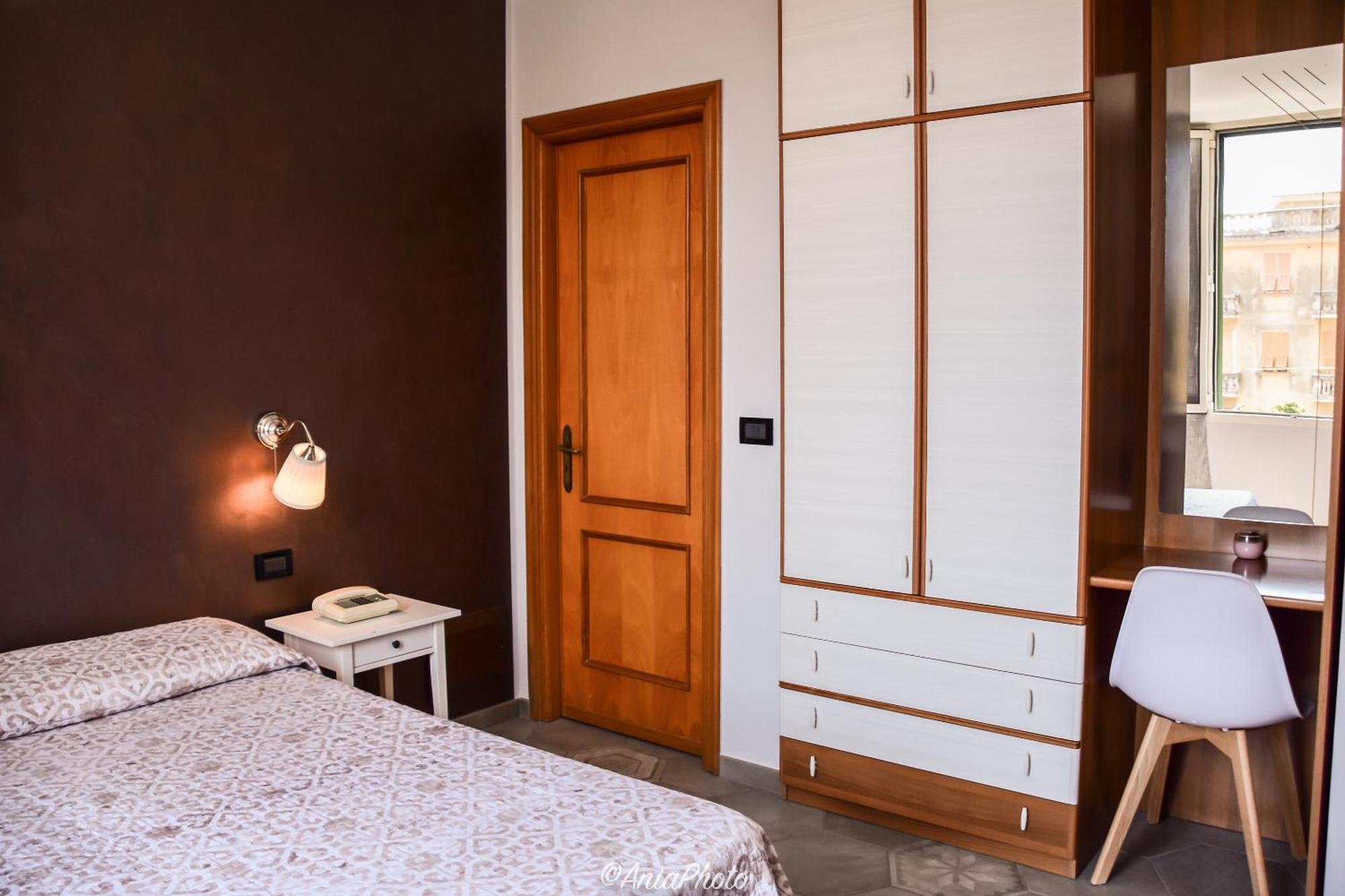Albergo Florida Taggia Bagian luar foto