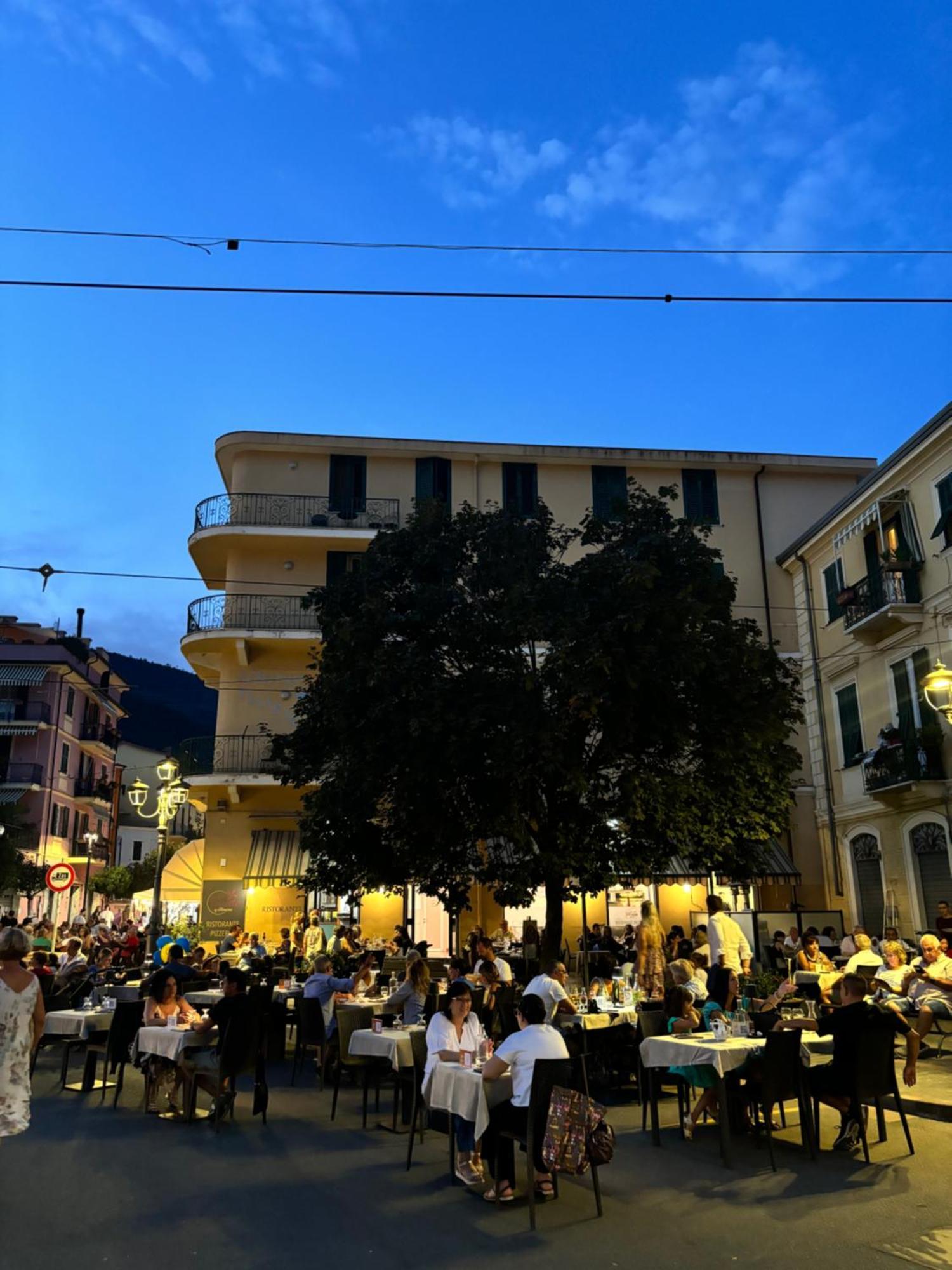 Albergo Florida Taggia Bagian luar foto